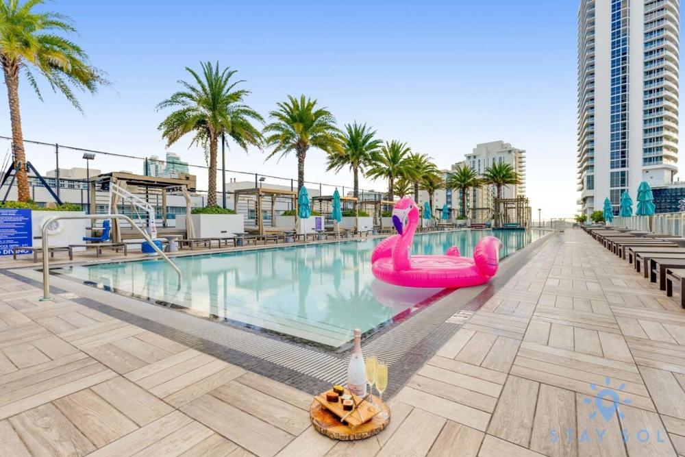 Oceanfront Balcony - Amazing Pools - Gym